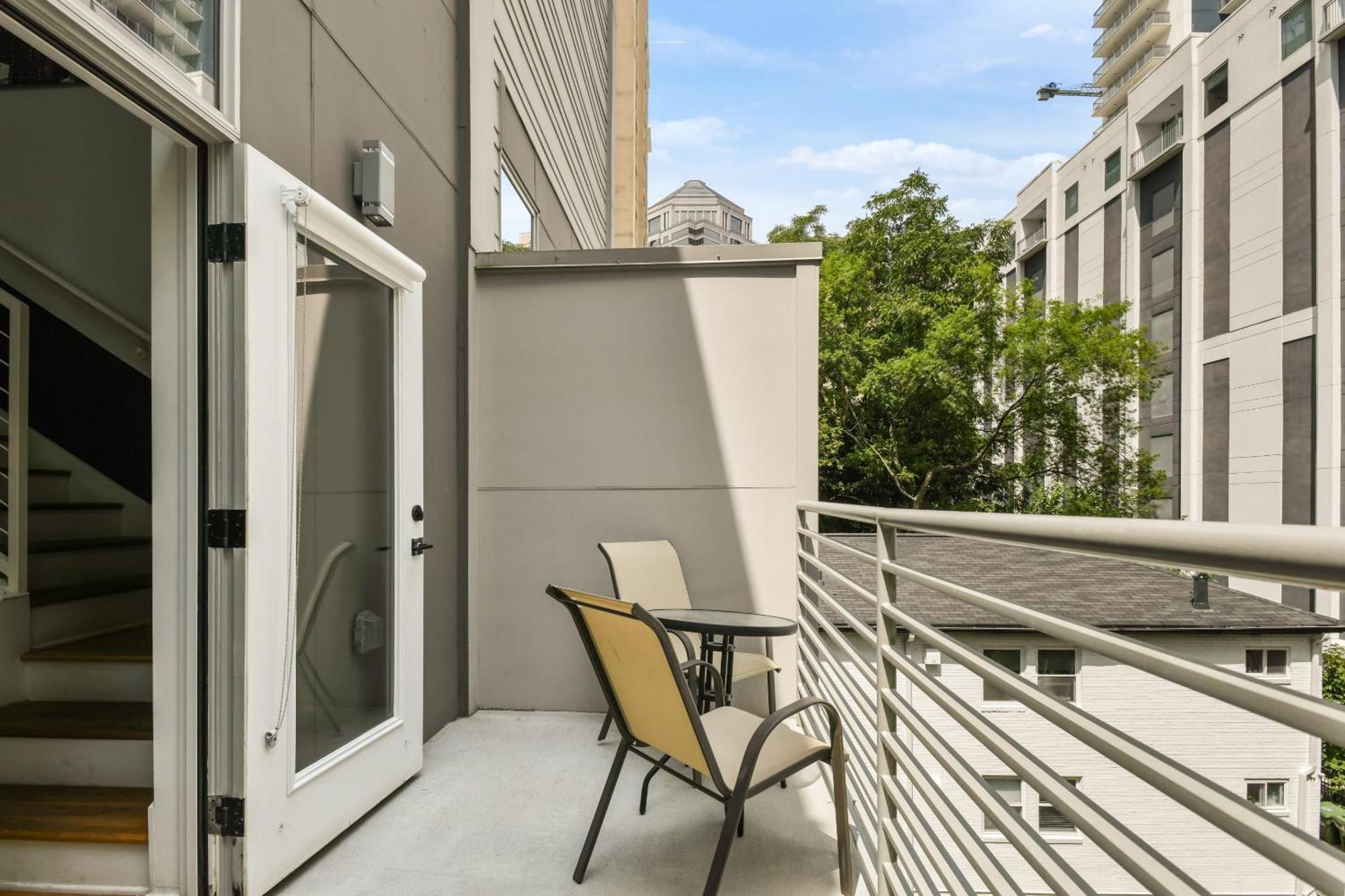 Stupendous Heart Of Piedmont Park Two Story Loft Lägenhet Atlanta Exteriör bild
