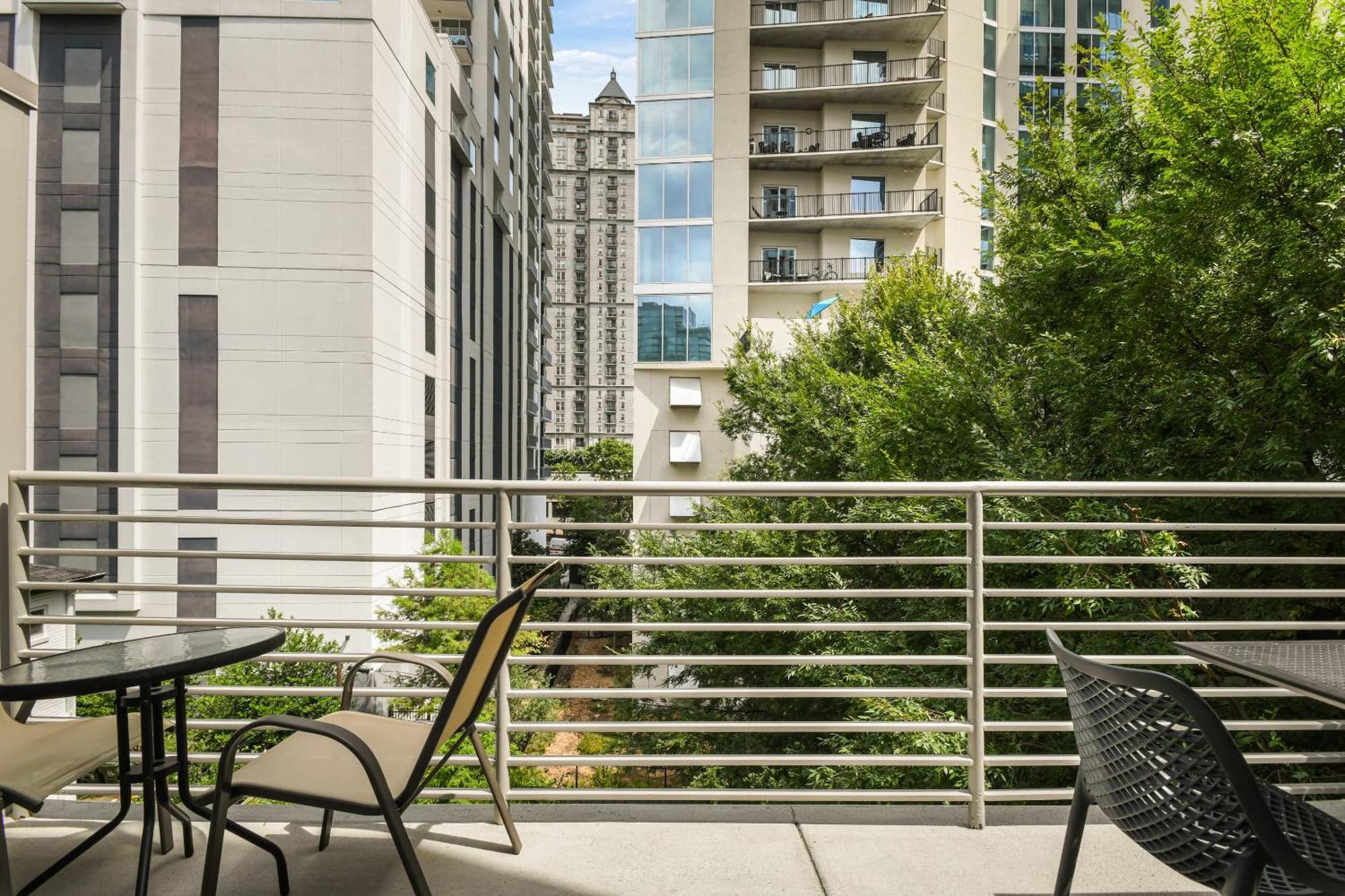 Stupendous Heart Of Piedmont Park Two Story Loft Lägenhet Atlanta Exteriör bild