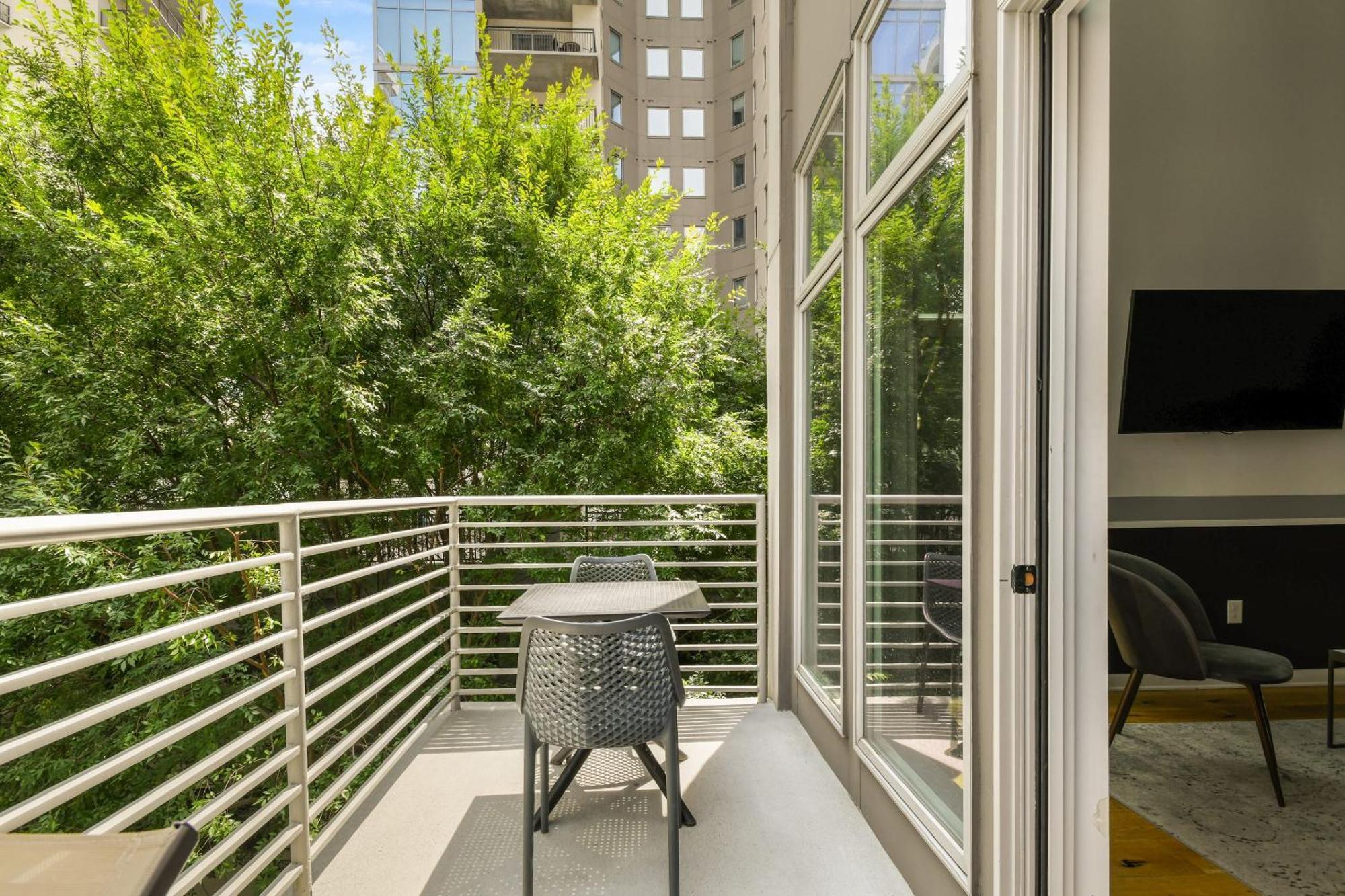 Stupendous Heart Of Piedmont Park Two Story Loft Lägenhet Atlanta Exteriör bild